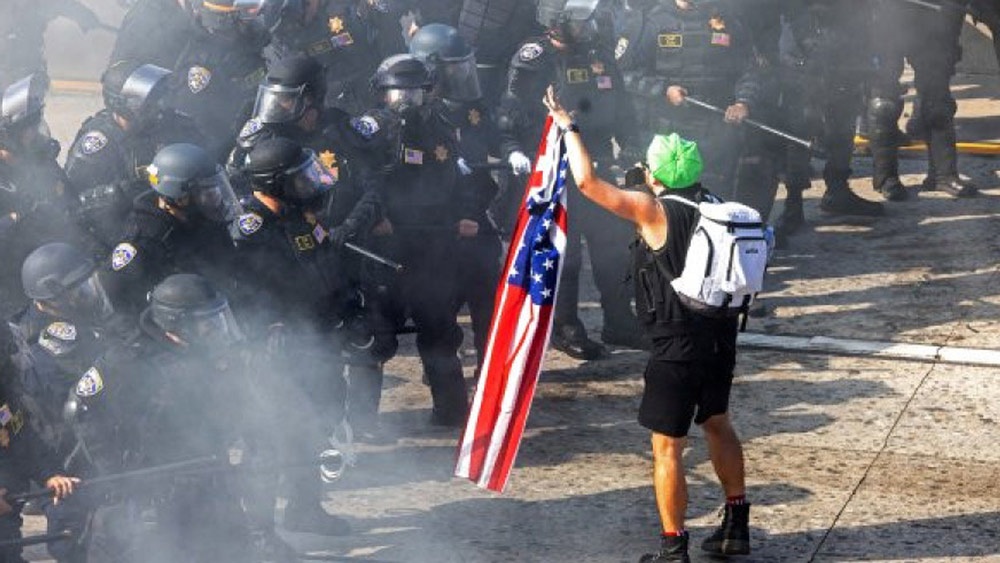 Escalation in Los Angeles as National Guard Clashes with Protesters